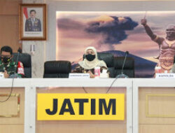 Secara Virtual ,  Kapolri Pimpin Rakor Pengamanan dan Lintas Sektoral Bersama Forkopimda Jatim