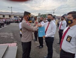 Kapolres Lahat Beri Penghargaan Kepada 10 Personel Berprestasi