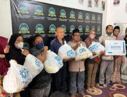Memaknai Ramadhan di Tengah Pandemi YBM PLN Berbagi dengan Kaum Dhuafa 