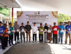 Polres Bojonegoro Salurkan 22 Sapi dan 40 Kambing Kurban pada Idul Adha 1447 H
