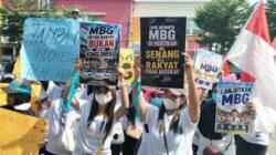 Ribuan Pekerja SPPG Kepung DPRD Bojonegoro, Desak MBG Tetap Berjalan dan Bersih dari Korupsi