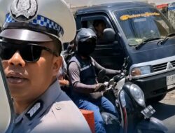 Sebuah Video Voral Seorang Anggota Polisi Cabut Kontak Truk